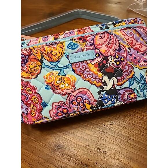 Rare Disney RFID Deluxe All Together Crossbody In Mickey\'s Colorful Garden